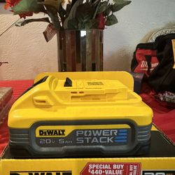 DEWALT POWERSTACK 20V Lithium-Ion 5.0Ah Battery