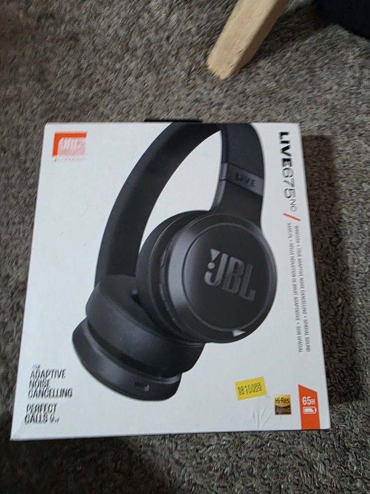 JBL Live 675NC Wireless True Adaptive Noise-Cancelling On-Ear Headphones 