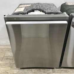 Samsung 24" Stainless Steel Top Control Smart Dishwasher