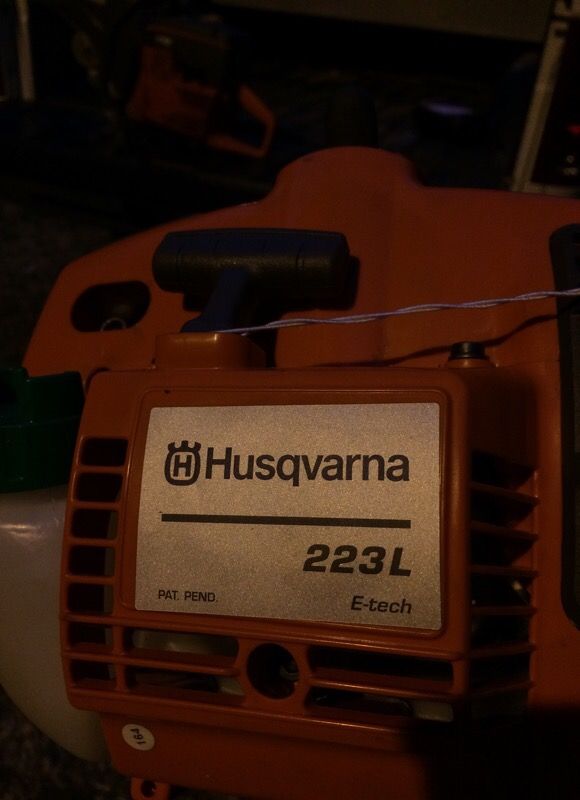 Husqvarna 223L weedeater