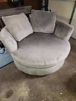 Swivel lounger.