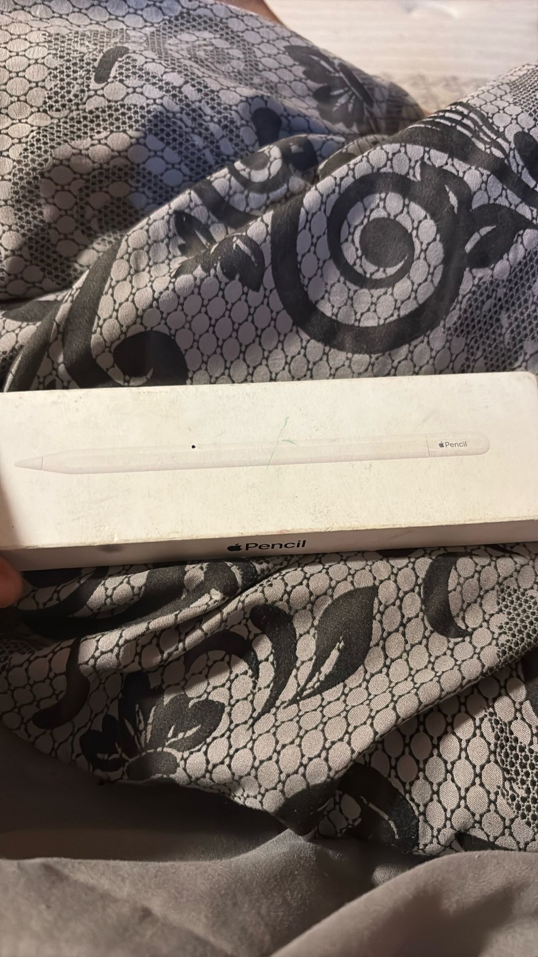 Apple pencil (USB-C) Model A3085.