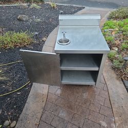 Stainkess Steel Cabinet, Workstation, With Water Soaking Bib Container