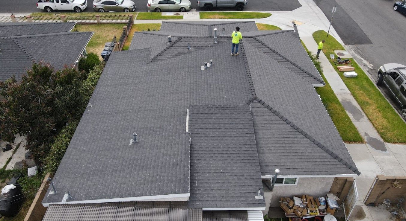 Best in SoCal — Holiday Roofing Sale! Save $2,000 + Free 50" TV 🎄