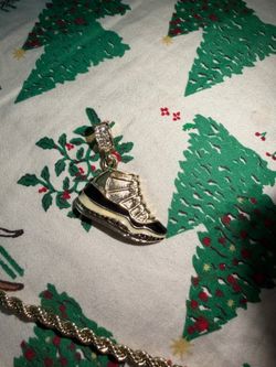 Gold pendant