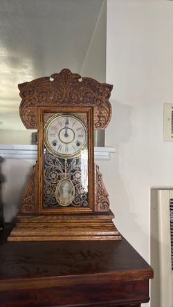 Antique 1903 gingerbread or mantle clock w ornate pendulum