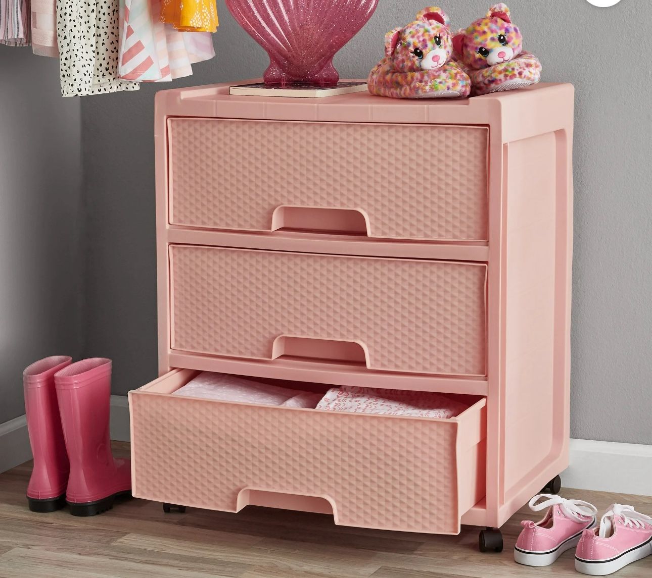 Pink plastic 3-Drawer dresser