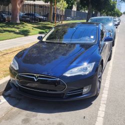 2014 TESLA MODEL S P85+