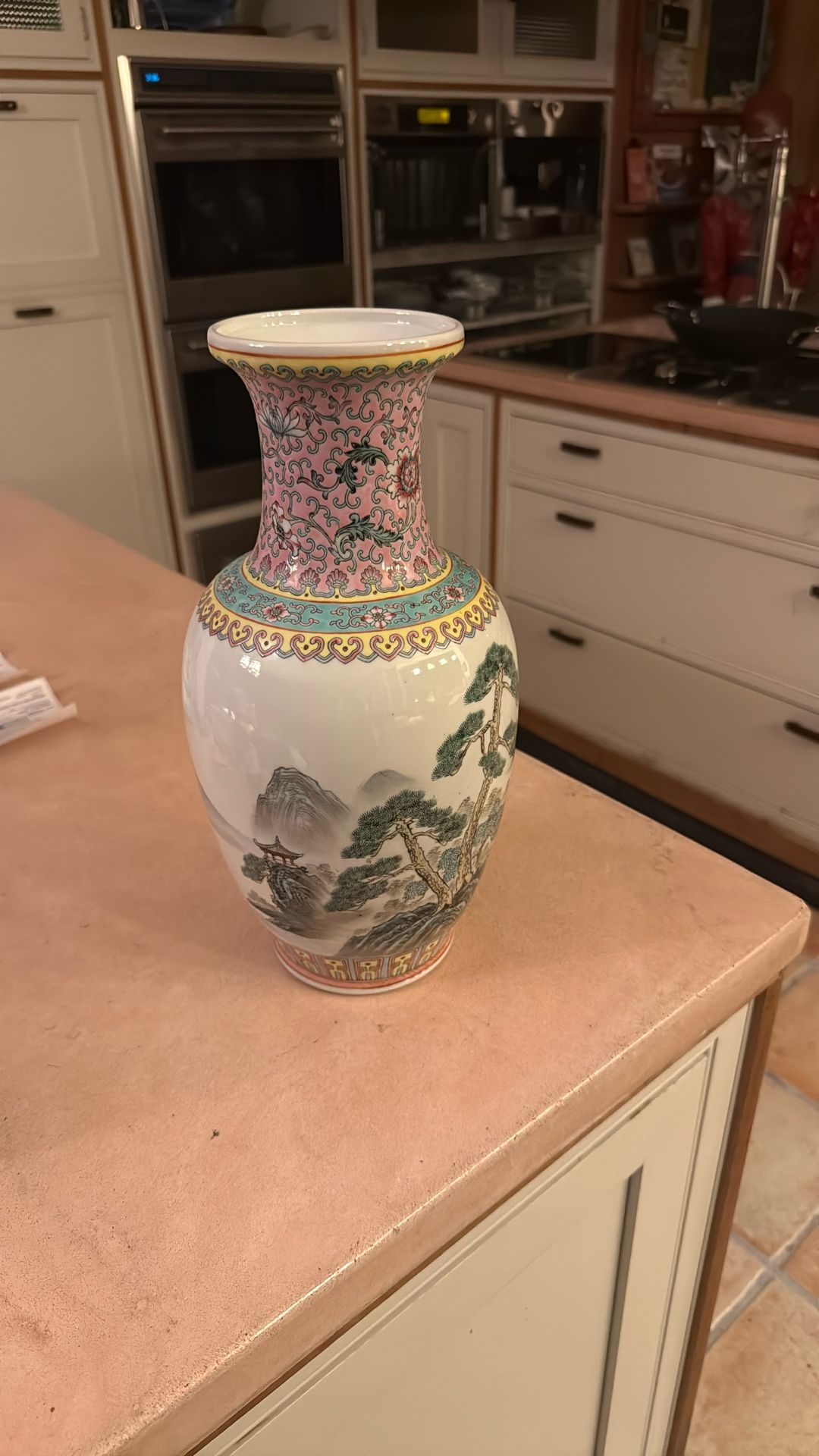 VINTAGE CHINESE FAMILLE Vase