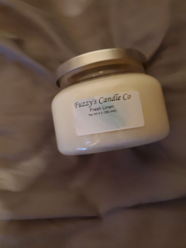 Fresh Linen 9.5oz. Candle