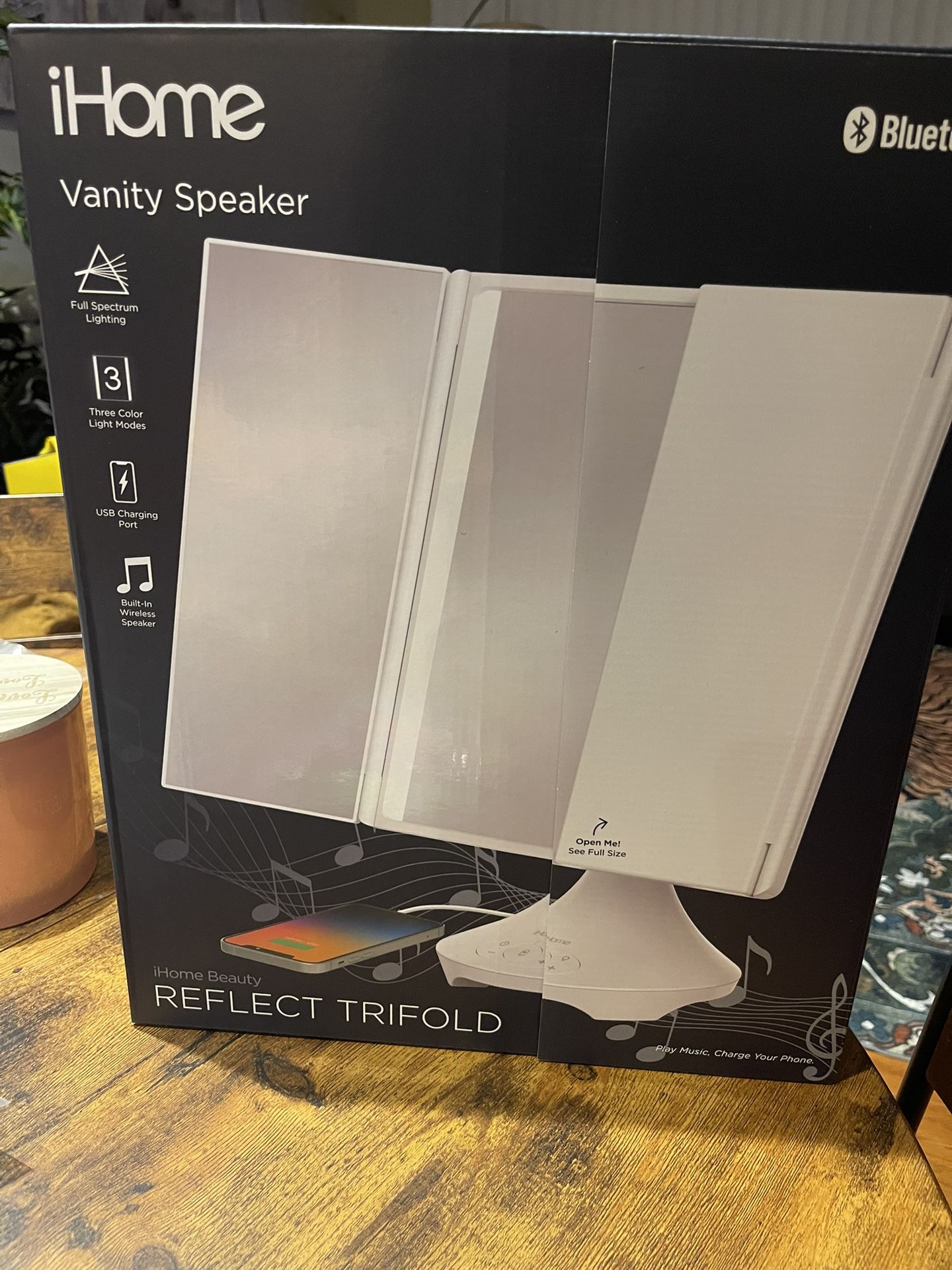 Brand New in box iHome Bluetooth Speaker Vanity Mirror
