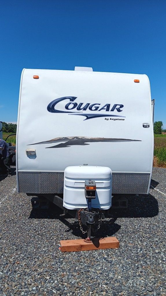 2006 Keystone Cougar 34.5ft 304BHS Over Size Double Bunks 304BHS