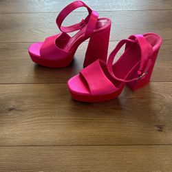 **.  LIKE NEW HOT PINK HIGH SANDALS  ***$