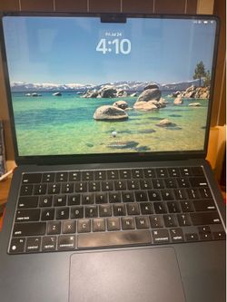 13" MacBook Air -- M2, 2022/ Apple 2 / 8 GB / Color: Midnight