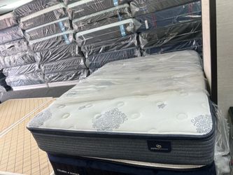 Queen mattress and box springs serta