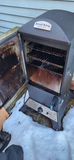 Broil King Vertical Propane Smoker