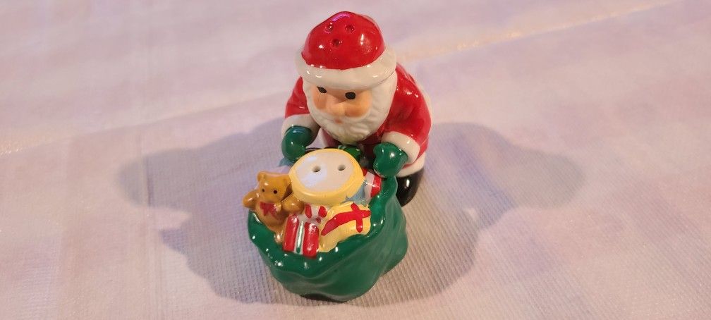 Festive Salt & Pepper Shaker Set