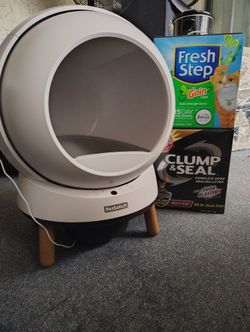 PetSafe Self-cleaning Litter Box And 2 Boxes Of Litter