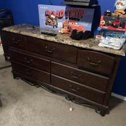 Marble dresser With mirror