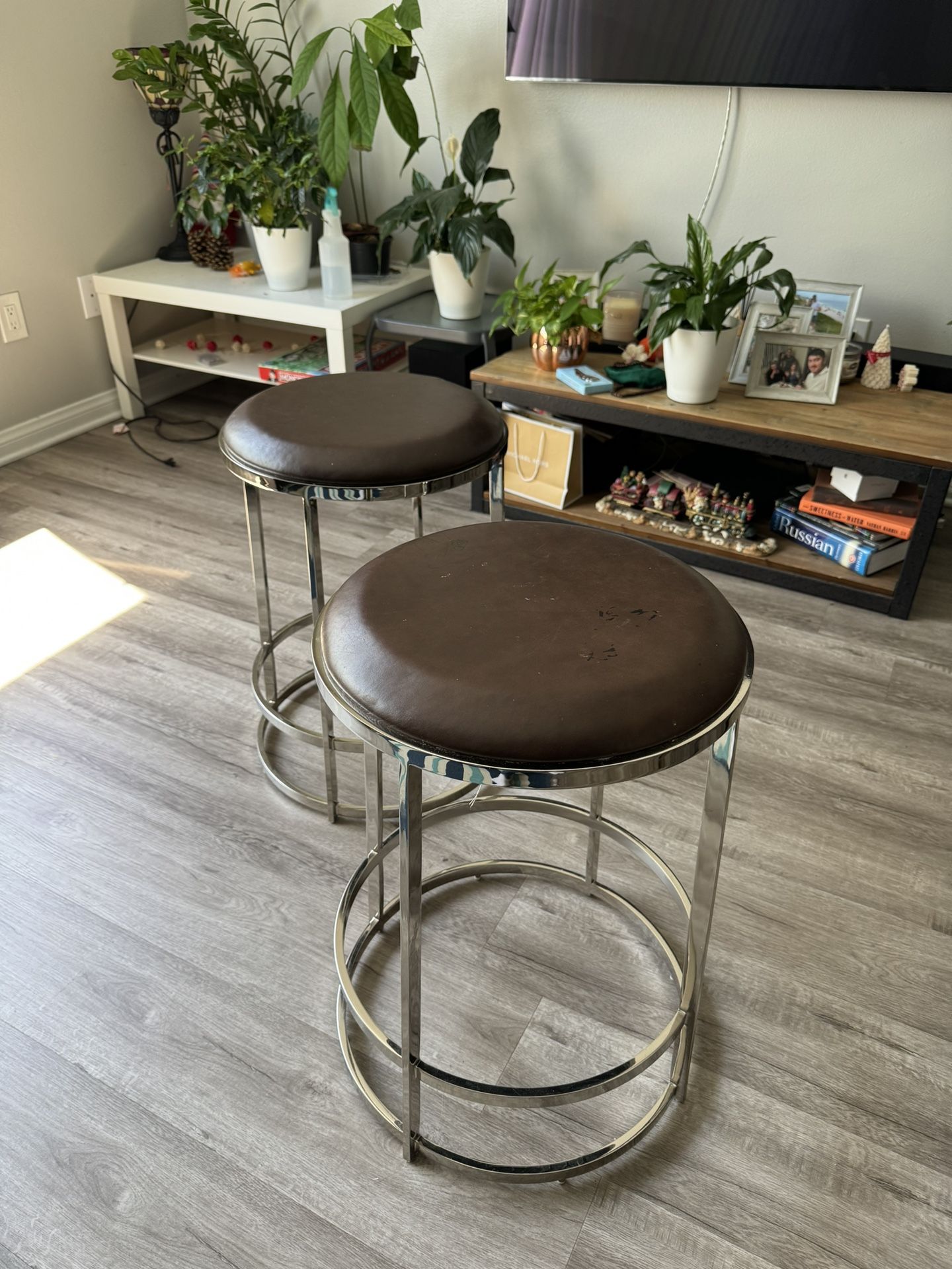 Aro Bar Stool