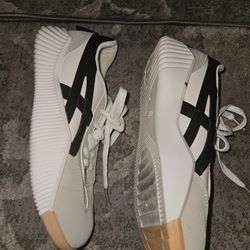 Deflorance Athletic Shoes 8.5