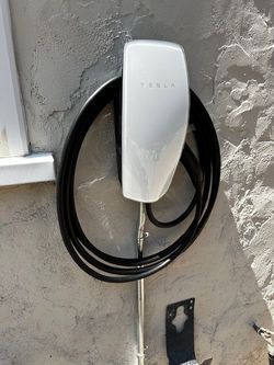 Tesla Universal Wall Connector
