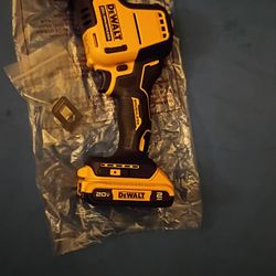 DeWalt atomic brushless hackzall saw with battery
