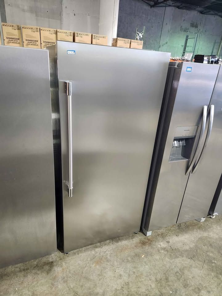 FRIGIDAIRE PROFESSIONAL 19 Cu. Ft. Single Door Freezer (Scratch & Dent)