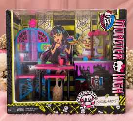 Monster High Creepateria Social Spots Playset