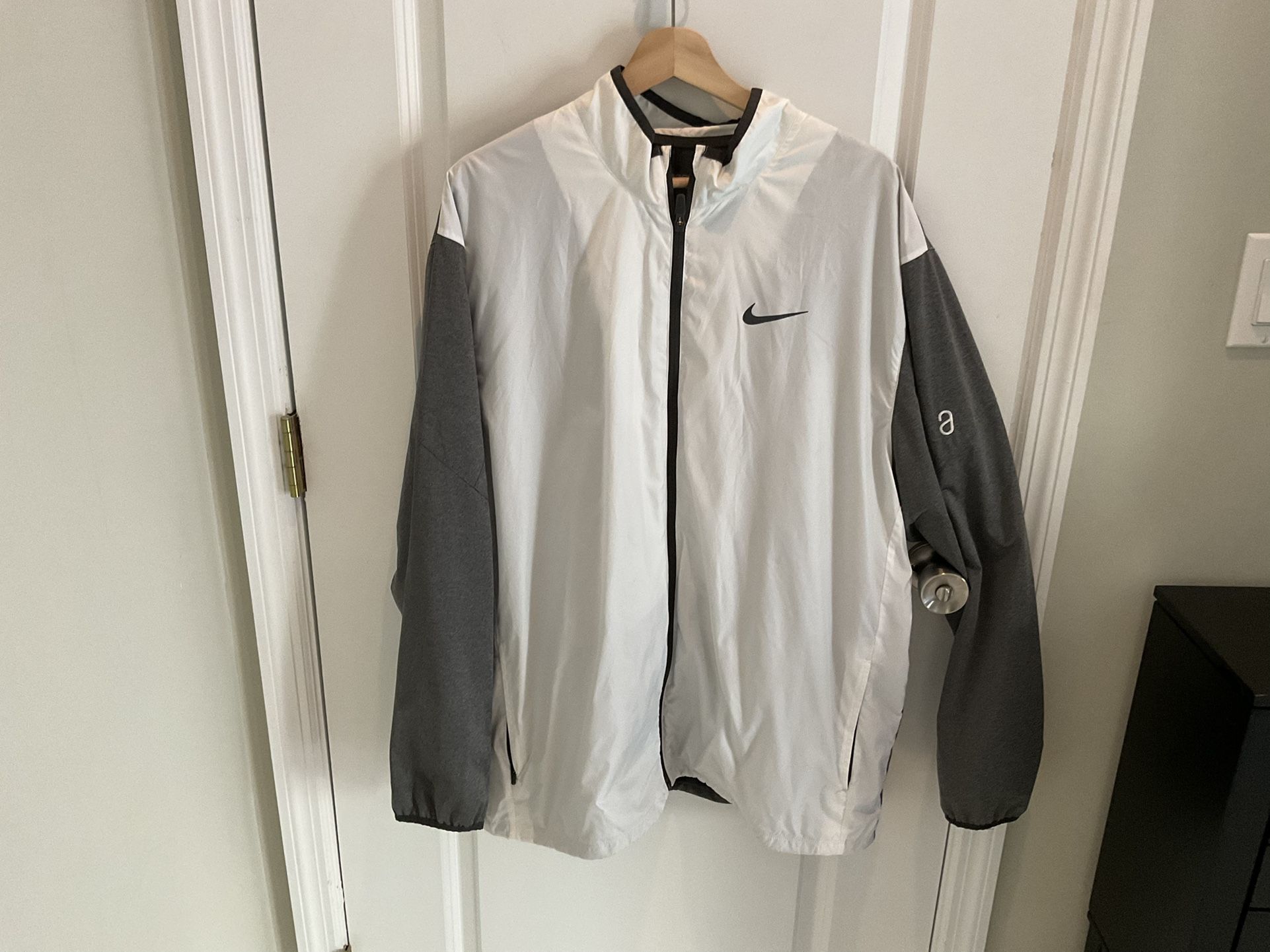 NIKE WINDBREAKER