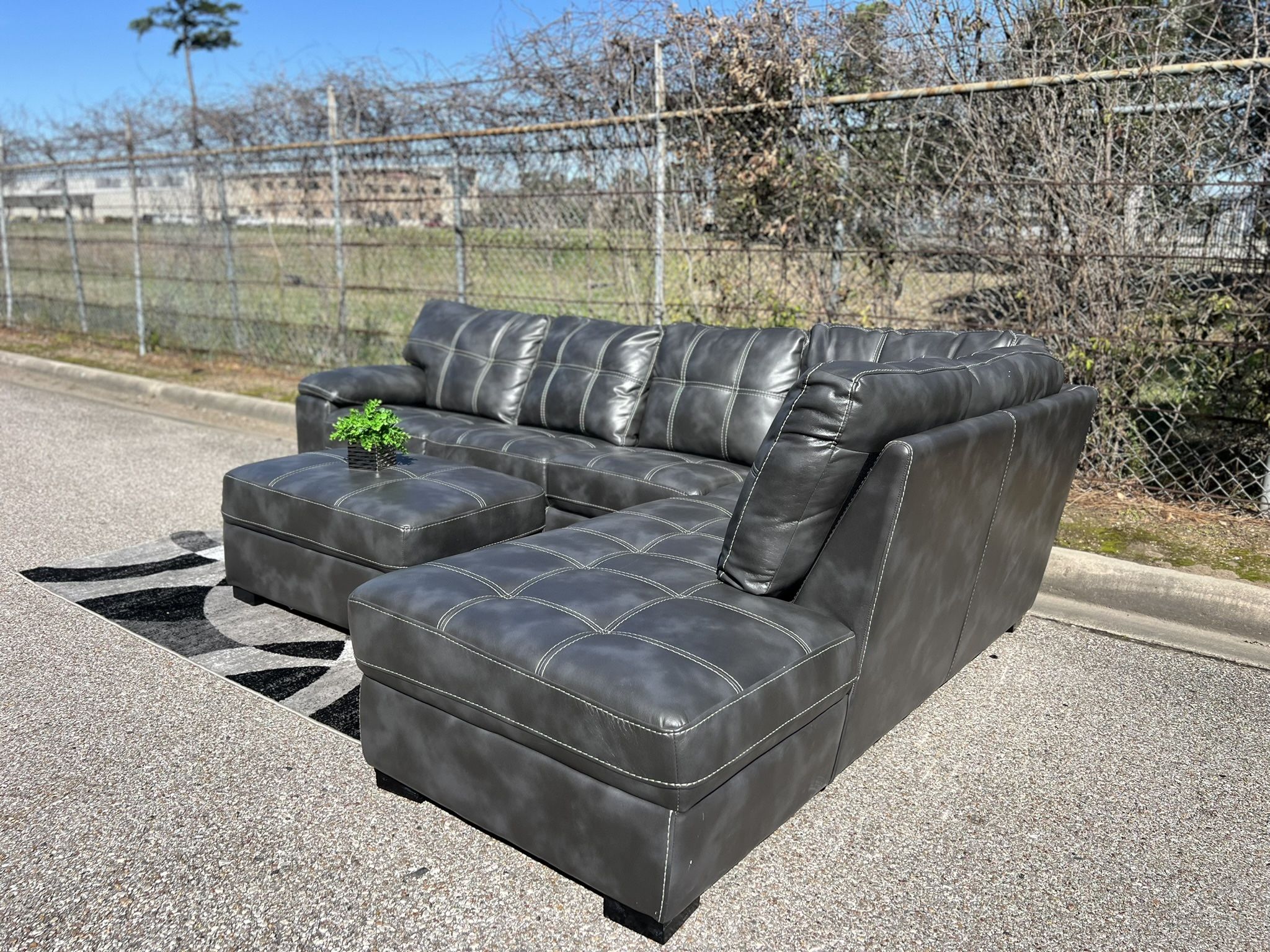 Beautiful leather Gray Sectional Need Gone Today $325 Pick Up Only 