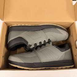 Specialize 2FO Clip Downhill Sz 9