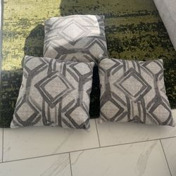Ottoman & Pillows 