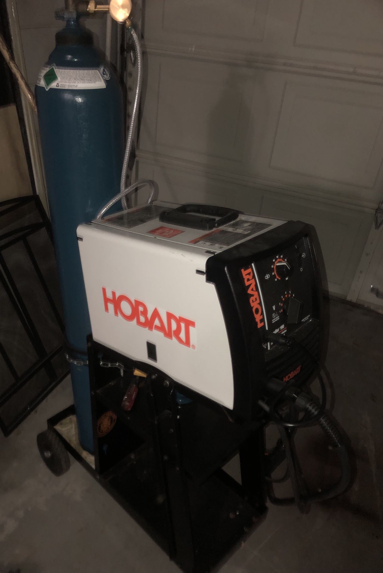 Hobart handler 190 mig welder with cart and bottle of shielding gas