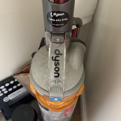 Powerful & Reliable Vacuum โ Like New, Great Deal!