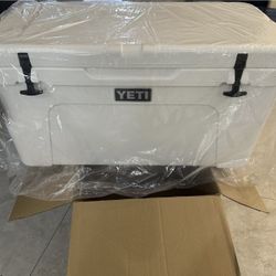 YETI Tundra 75 Cooler White