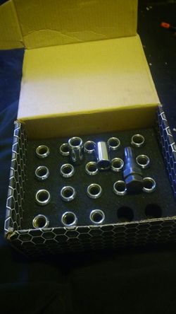 Metal polished lug nuts with lock 20 piece