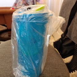 Tupperware Super Mega Tumbler Blue.