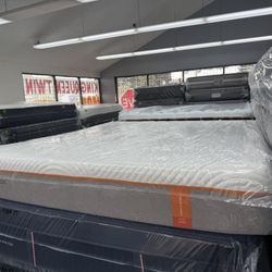 KING SIZE TEMPURPEDIC CONTOUR ELITE MATTRESS & BOX SPRINGS BED SET