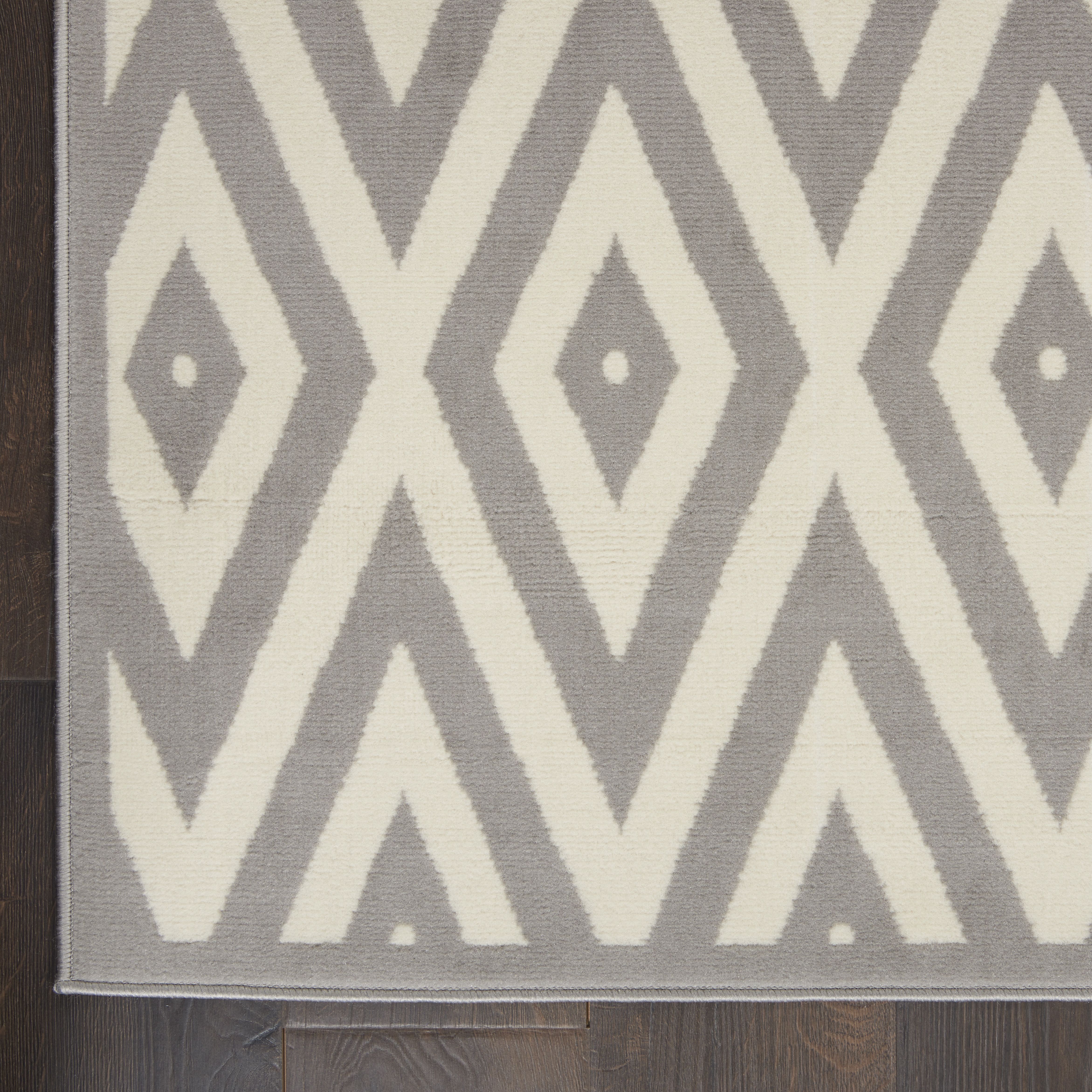 Nourison Grafix Rectangle 6'X9' White And Grey Area Rug 099446719553