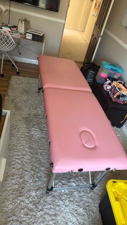 Massage/eyelash table