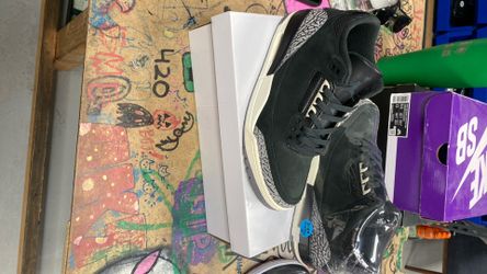Jordan 3 Black cement Women’s Size 11