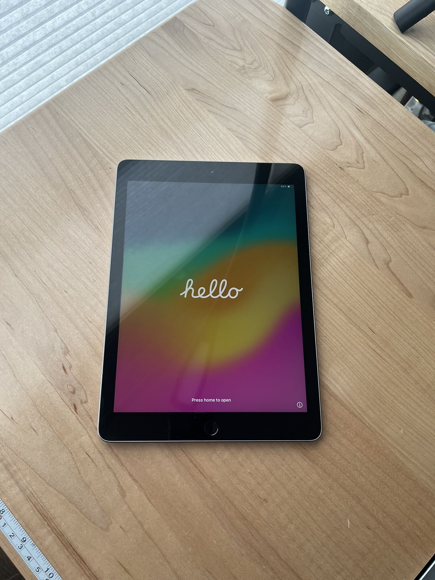 iPad 6th Generation - 32GB - Great Condition - 140$