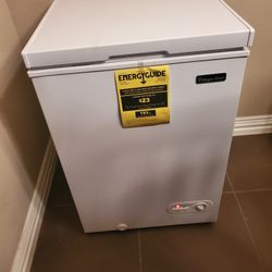 MAGIC CHEF DEEP FREEZER 
