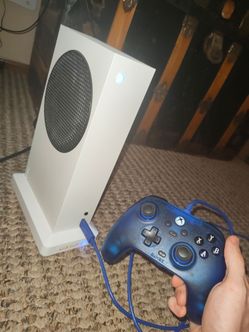 Xbox Series S w controller & cords