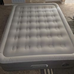Aerobed Inflatable Mattress With Built In Pump 
