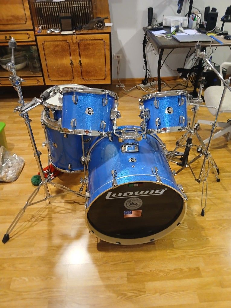 Ludwig 5 Piece Drum Set With Hardware And Additional Stands And Boom Arms
