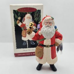 Hallmark Keepsake Ornament Merry Olde Santa 1993 4th in Series mint Christmas

Excellent condition, never displayed

Box has some storage  wear, pleas
