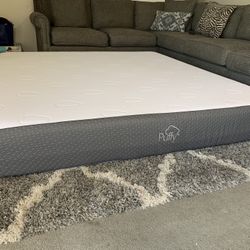 Brand New King Size Puffy Mattress! Can Deliver 