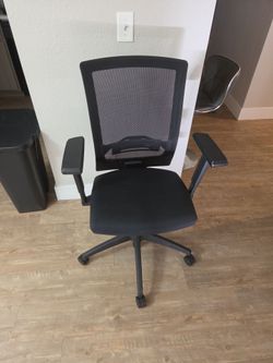 Mesh Office Chair with Armrests